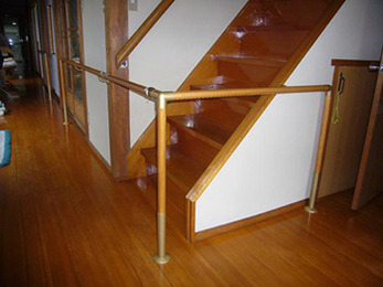 手すり、本当に助かりました。感謝しております。