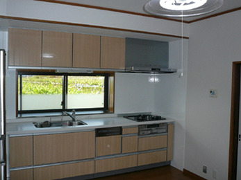 白ベースで明るく綺麗なキッチンになりよかったです。