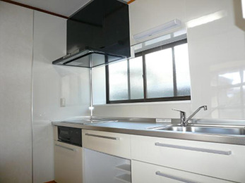 思い切ってリフォームをして良かったと思います。使いやすいキッチンになり嬉しいです。