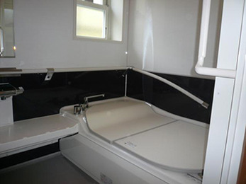 狭さによる圧迫感が無くなり、とてものびのびとしたバスタイムが楽しめるようになりました。