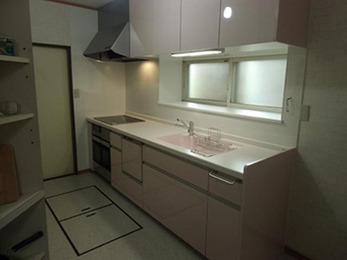 システムキッチンにした事で、広々とした台所に大変身しました。