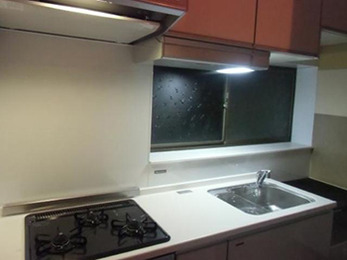 暗い雰囲気のキッチンが、とても明るくなりました。