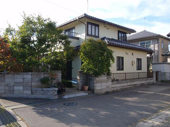 玄関ドアなど、細かい所まできれいに塗装していただけました。