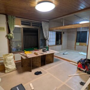 2階 フローリング・クロス貼り
