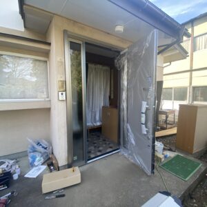 玄関ドアカバー工法