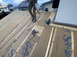 屋根下ボード施工